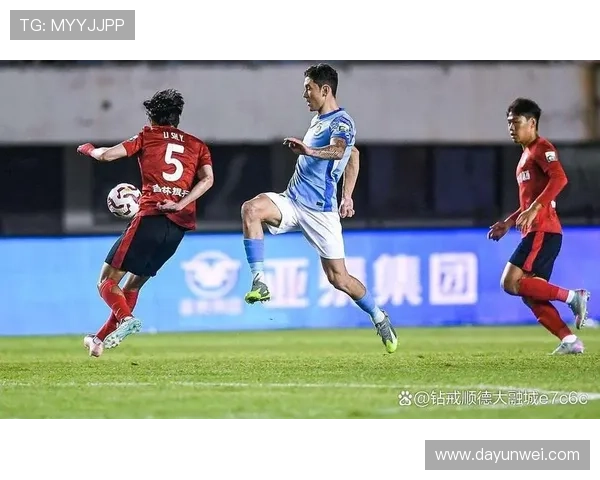 国足三套阵容试新战术力求公平